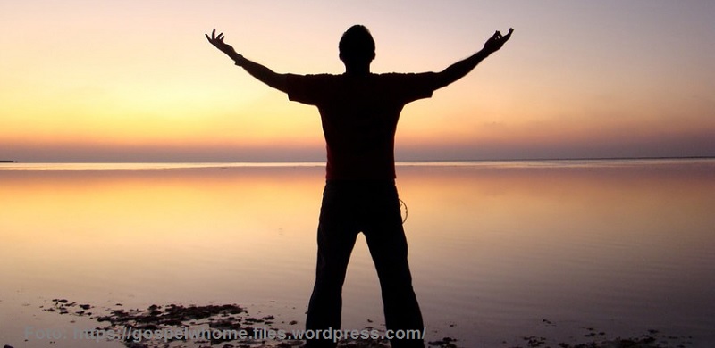 Olha para mim, e tem piedade de mim, porque estou solitário e aflito.  Salmos 25:16