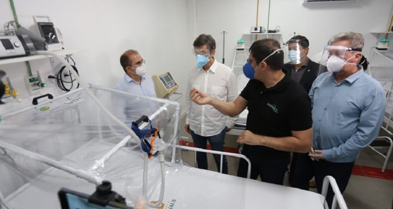 Ministro da Saúde do Brasil chega ao estado do Amazonas junto com profissionais treinados para o combate ao COVID-19