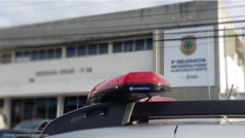 Suspeita de mandar matar o esposo por causa de seguro é presa