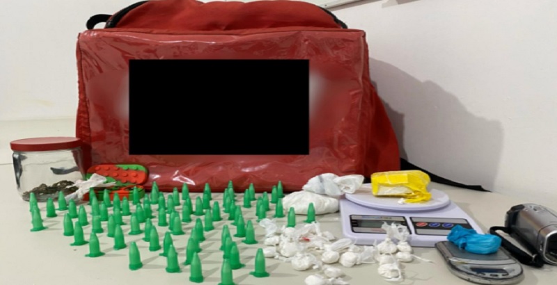 Polícia prende supostos entregadores de aplicativo de comida por tráfico de drogas no Ponto Novo