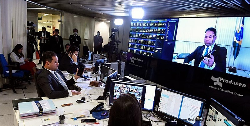 Aprovado o congelamento de salários dos servidores públicos até 2021