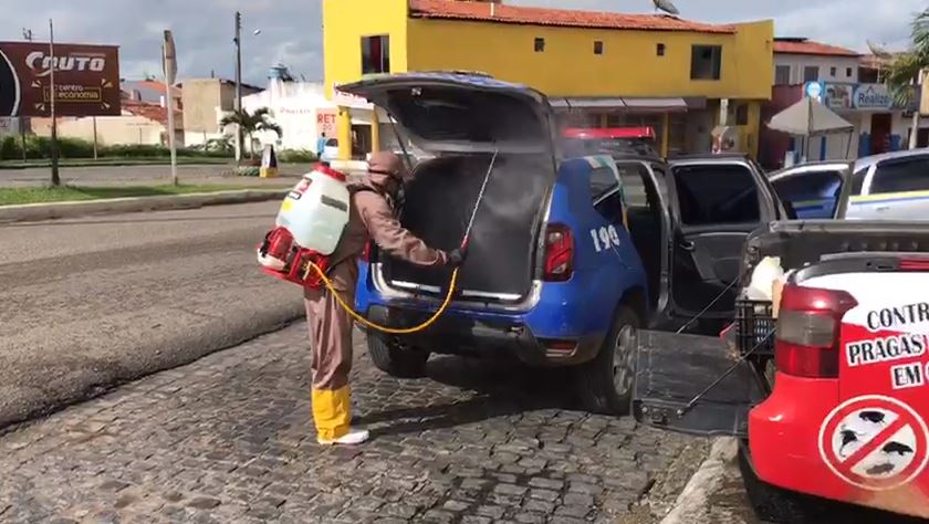 Polícia Militar leva para delegacia homem que testou positivo COVID-19