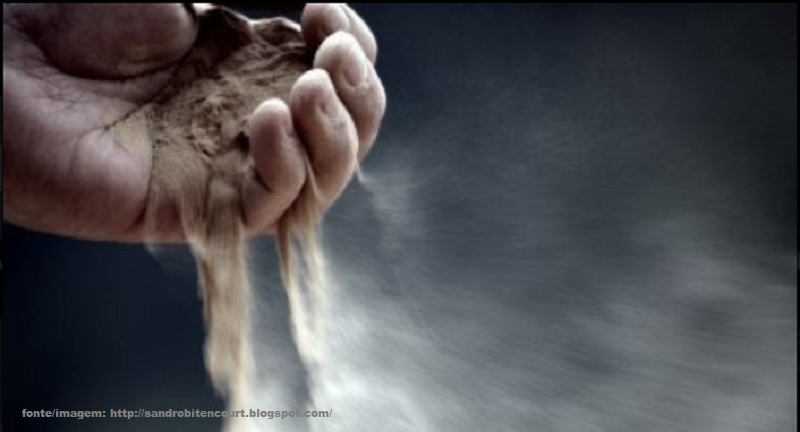 Sacode-te do pó, levanta-te, e assenta-te, ó Jerusalém: solta-te das cadeias de teu pescoço, ó cativa filha de Sião.  Isaías 52:2