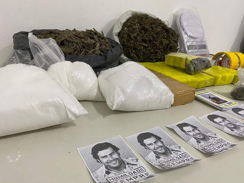 Mulher que comercializa drogas com rótulos de Pablo Escobar é presa em Sergipe