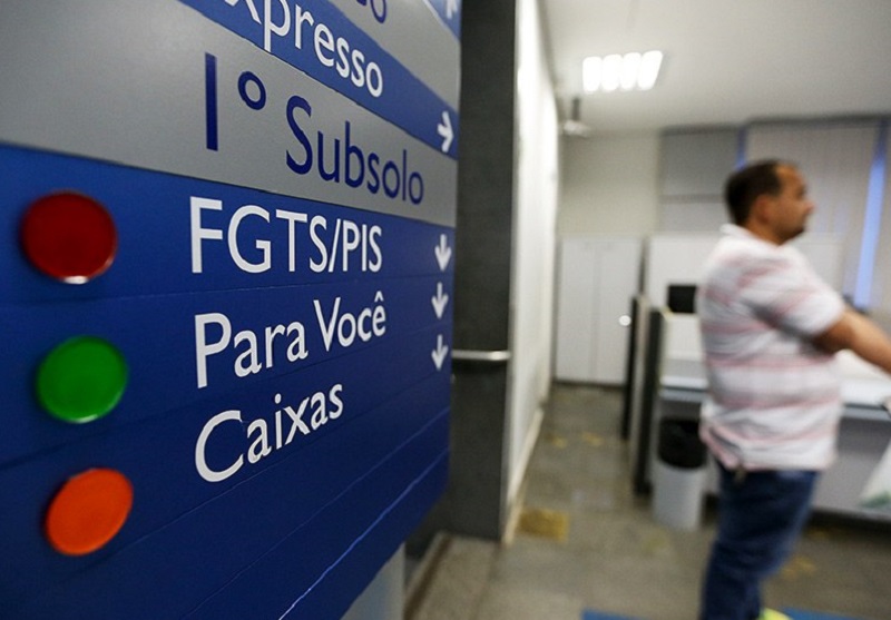Prorrogada validade de medida provisória que libera saques do FGTS