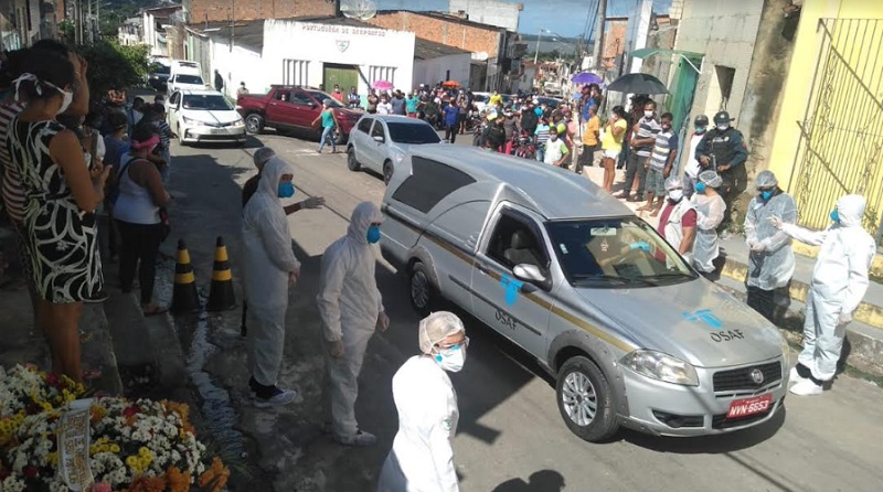 População de Santana do São Francisco se despede de João Barrozo