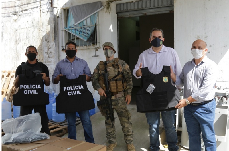 SSP de Sergipe entrega novos coletes aos policiais militares e civis