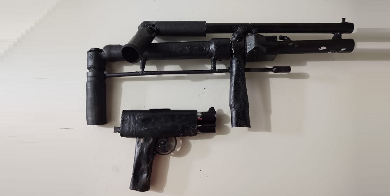 Homem que estava com armas artesanais é preso em Estância e a polícia prende também uma mulher