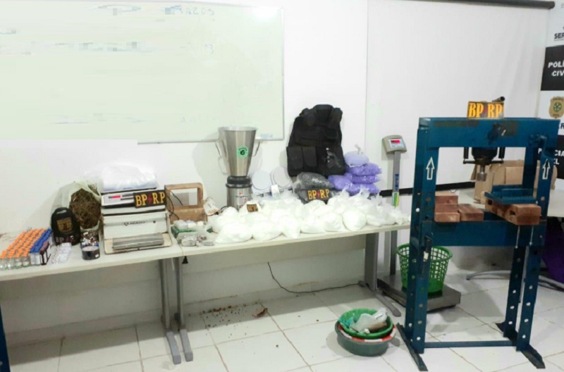 Policiais da RP estoura laboratório de drogas no bairro Novo Paraíso