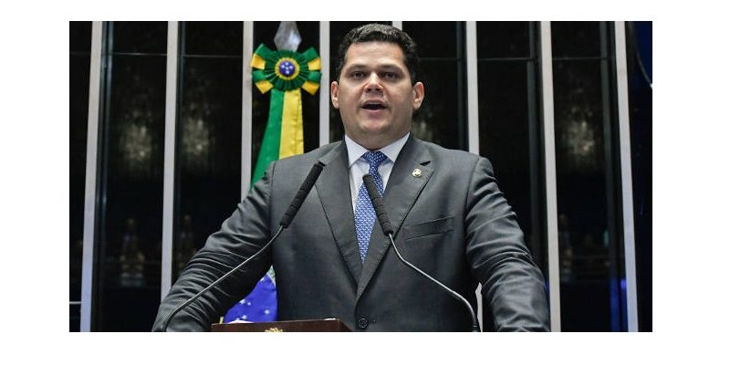 O presidente da Mesa do Congresso, Davi Alcolumbre Prorroga três MPs que liberam recursos para combate ao coronavírus