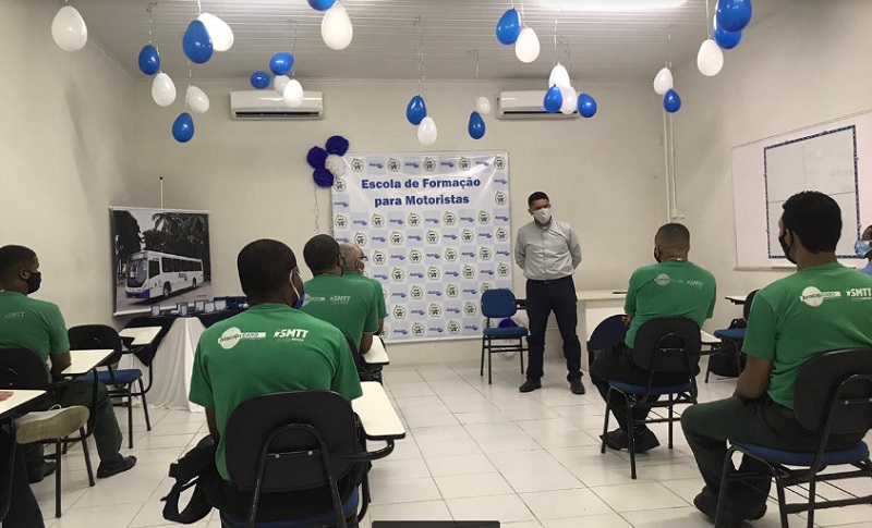 Em meio à crise, empresas de ônibus geram oportunidades de emprego