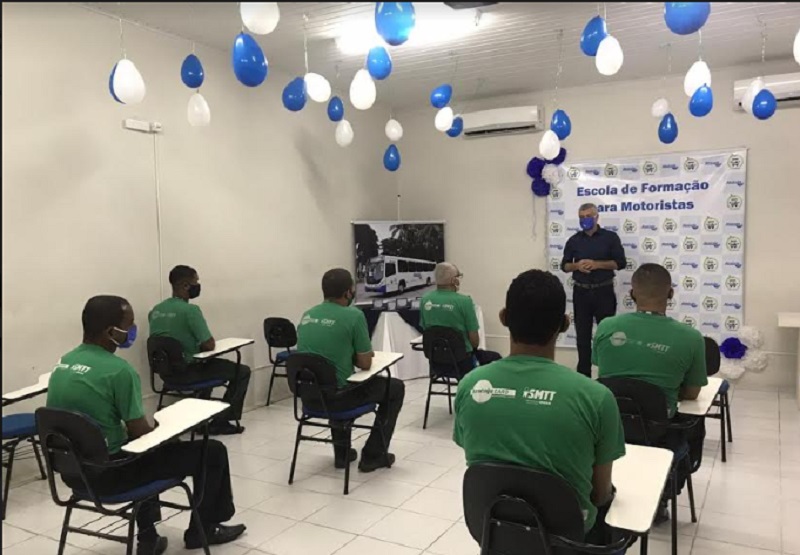 Em meio à crise, empresas de ônibus geram oportunidades de emprego