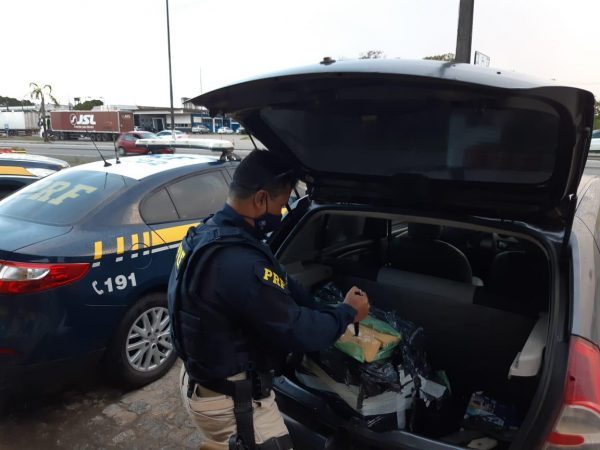 PRF/SE apreende 56 quilos de maconha na BR-101