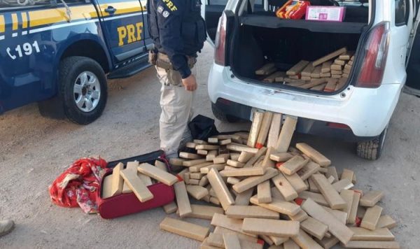 PRF apreende 215 quilos de maconha na BR-101 em Estância/SE