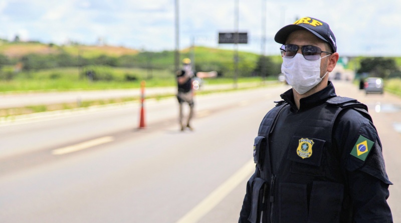 PRF flagra motociclista inabilitado trafegando na BR-235 em Itabaiana