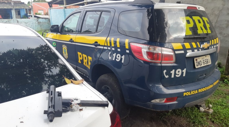 PRF apreende submetralhadora na BR-101