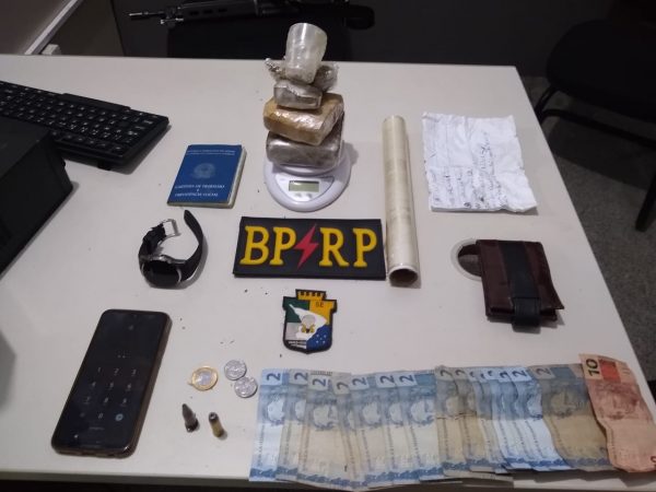 PM apreende droga com passageira de veículo de aplicativo bairro Cidade Nova