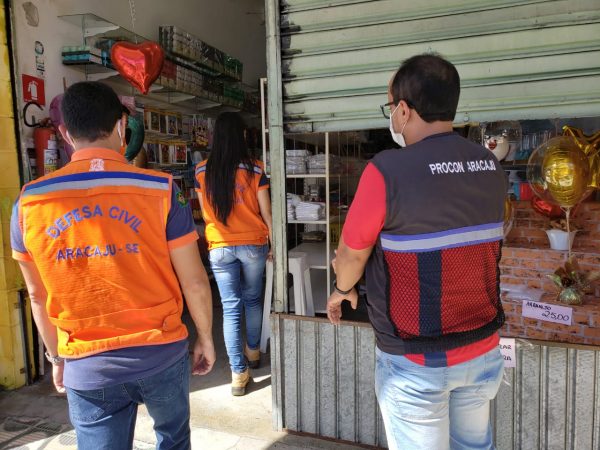 Prefeitura de Aracaju realiza fiscalização no Centro da capital