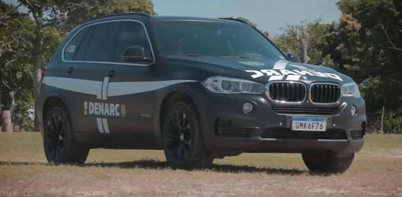 BMW apreendida em operação deflagrada em SP, PE e GO é transformada em viatura do Denarc