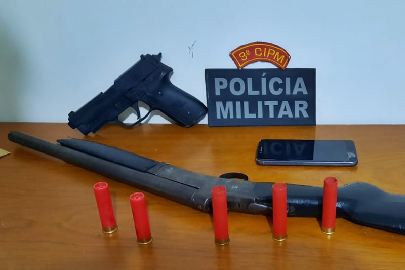 Polícia apreende espingarda e simulacro de pistola em Sergipe