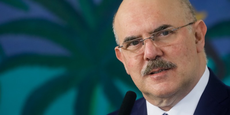Ministro diz que MEC não tem autonomia para definir volta às aulas