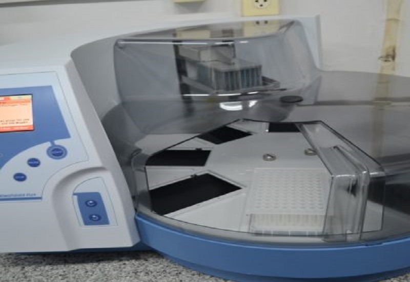 Lacen recebe novo extrator e amplia testagem de amostras para coronavírus