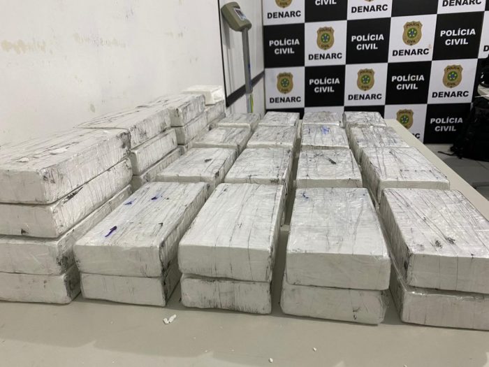 Denarc apreende mais de 50 quilos de cocaína e material de campanha eleitoral