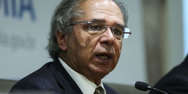 Guedes fala em covid-19 ‘indo embora’ e tendência de redução de programas emergenciais