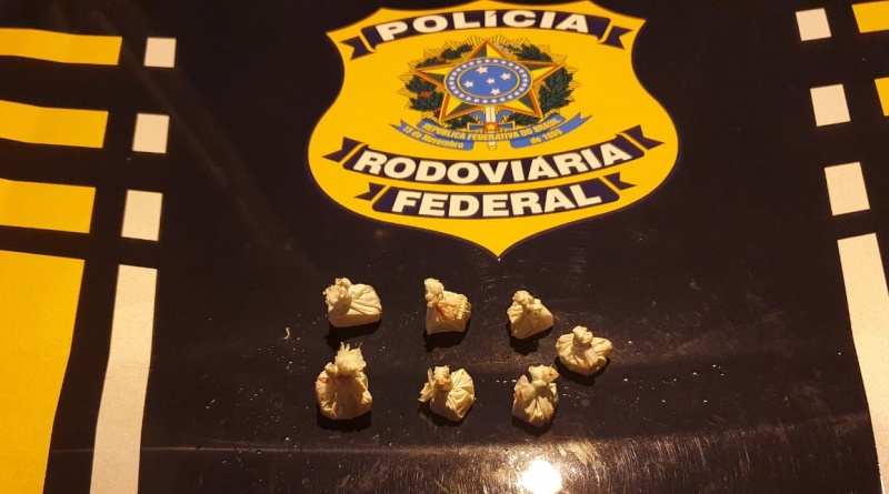 Umbaúba: PRF prende homem com drogas na BR-101