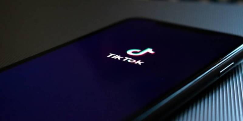 TSE anuncia parcerias com Twitter e TikTok para combater desinformação