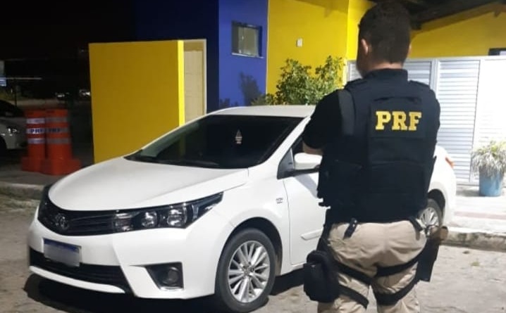 PRF recupera veículo roubado em Nossa Senhora do Socorro/SE