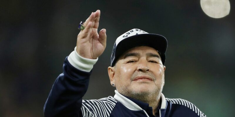 Morre Diego Maradona, aos 60 anos, após parada cardiorrespiratória