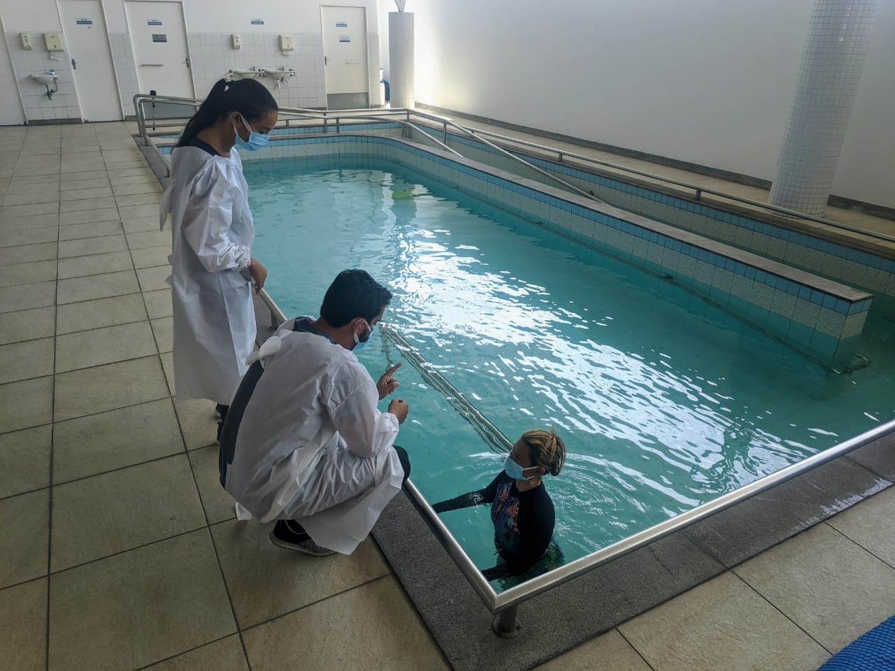 Prefeitura de Aracaju reforça reabilitação de pacientes com a inclusão de exercícios na piscina aquecida