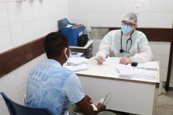 Profissionais da saúde reforçam a assistência aos pacientes com Covid-19