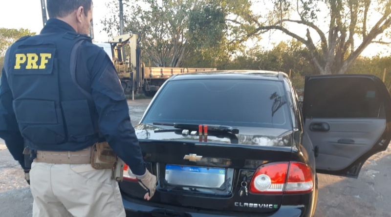 PRF apreende escopeta, arma de fogo 13 comprimidos de anfetamina