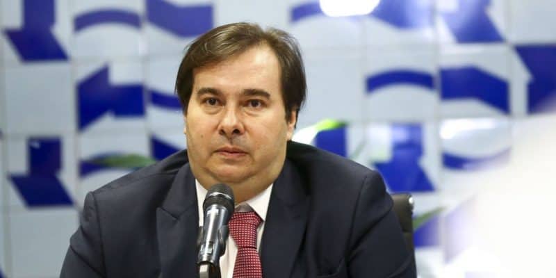 Maia sugere restrições para quem não se vacinar contra coronavírus