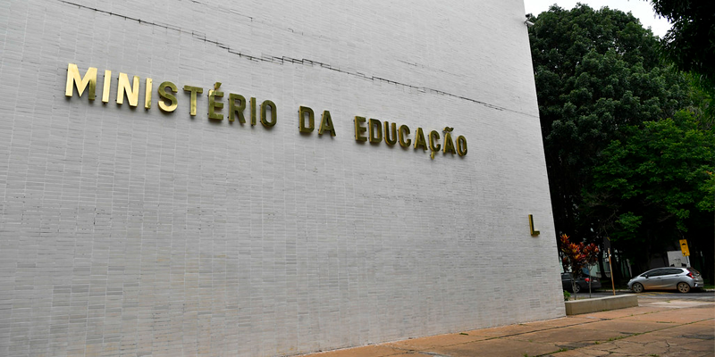 MEC determina volta as aulas presenciais em universidades em janeiro