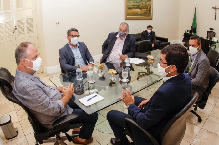 Governo discute modernização do Aeroporto Santa Maria