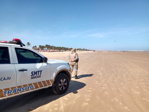 SMTT intensifica fiscalização nas praias de Aracaju