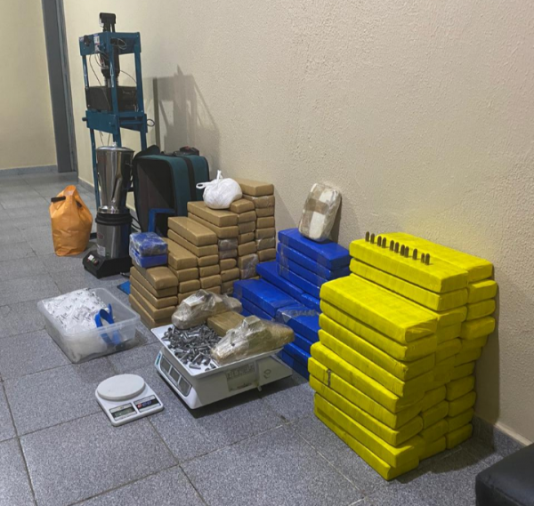 Cope prende taxista com 150 quilos de cocaína, crack e maconha
