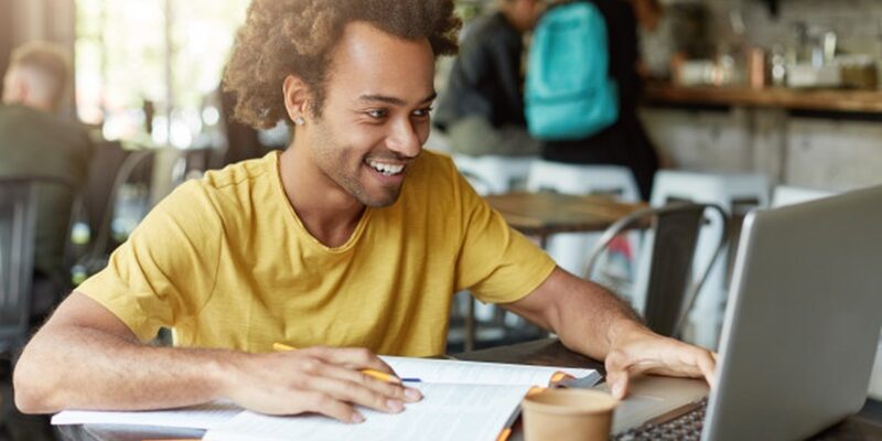 Comissão debate retomada das aulas presenciais no ensino básico