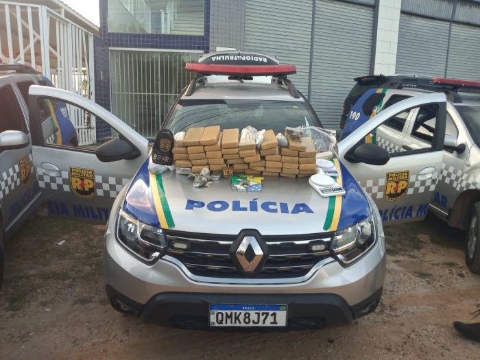 Radiopatrulha apreende 40 kg de maconha e prende suspeitos de tráfico de drogas