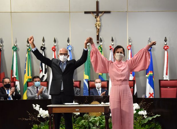 Edvaldo e Katarina são empossados prefeito e vice-prefeita de Aracaju