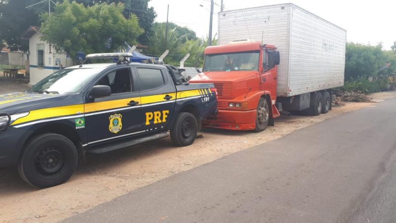 Após troca de tiros, PRF liberta refém e recupera caminhão e carga roubados