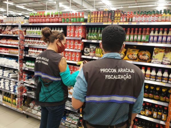PMA fiscaliza respeito aos direitos dos consumidores em supermercados