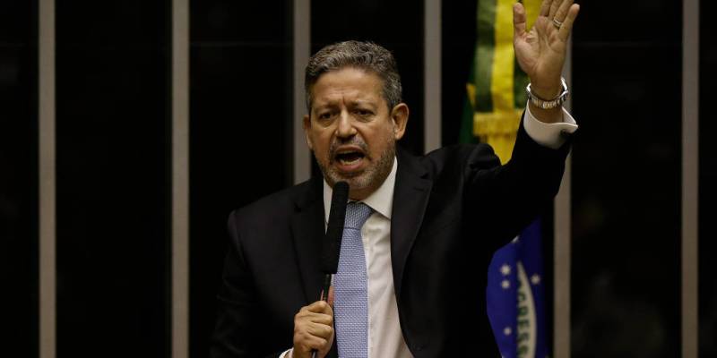 Arthur Lira é eleito presidente da Câmara em 1º turno