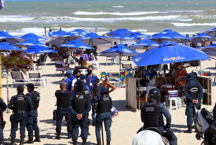 PMA realiza fiscalização e impede eventos irregulares em três bares da Orla de Atalaia