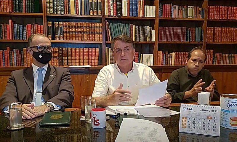 O Presidente Jair Bolsonaro convoca reunião para discutir preço dos combustíveis