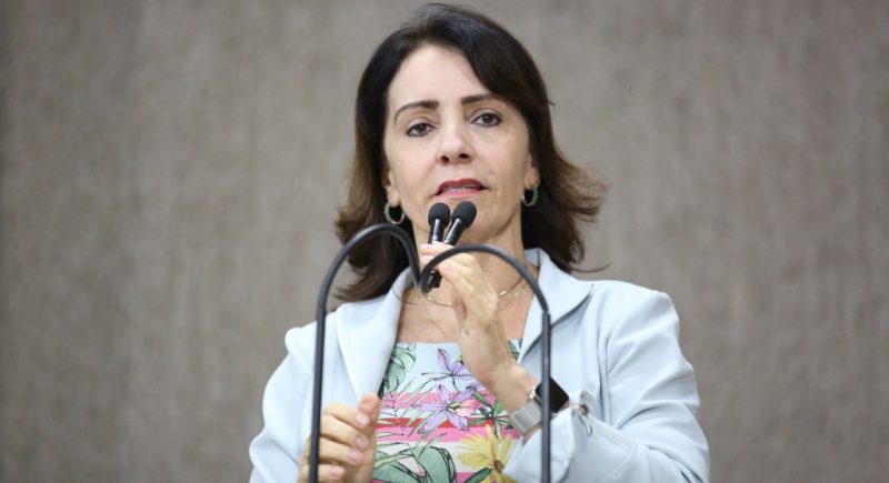 Emília afirma que votou contra PL dos absorventes por ser inconstitucional