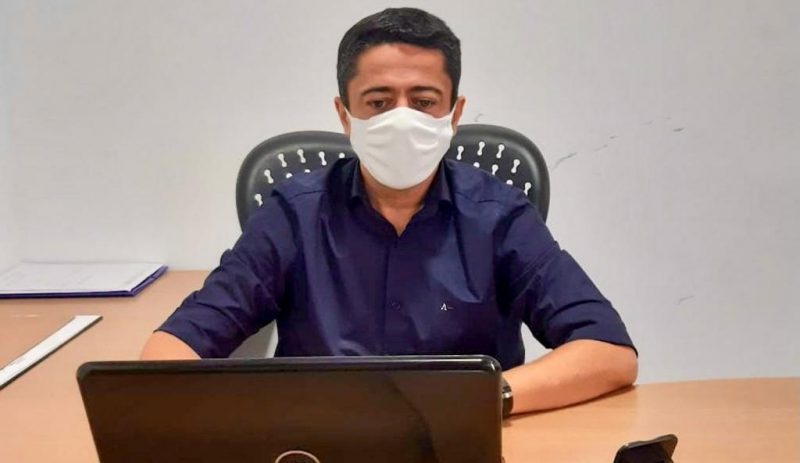 Vereador Fabiano Oliveira discute reabertura de bares e restaurantes